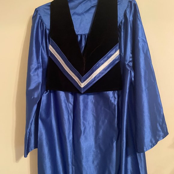 Graduation Cap and Gown - Blue w/ Silver Class of 2000 - Picture 3 of 7